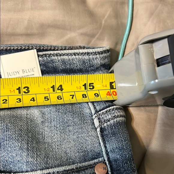 Judy Blue Ripped Cropped Jeans in Dark Wash - Picture 11 of 11